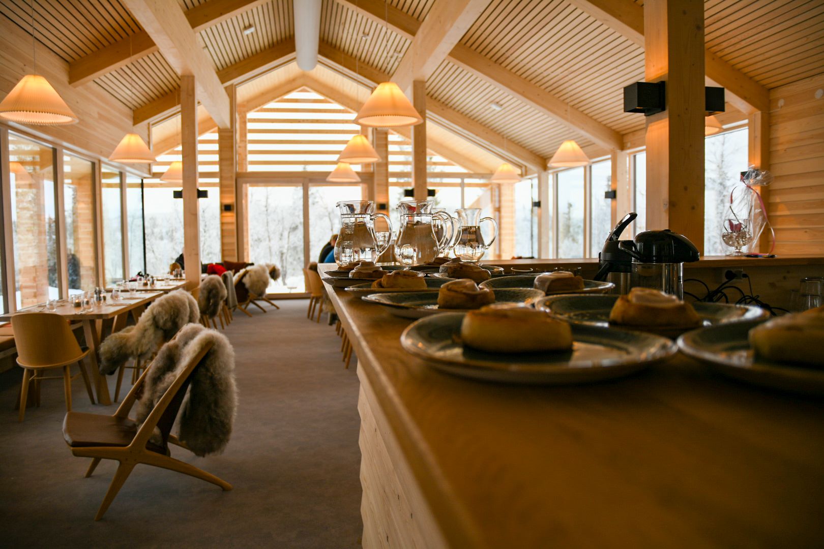 Nybakte kanelboller på Varden restaurant i Kvitfjell.