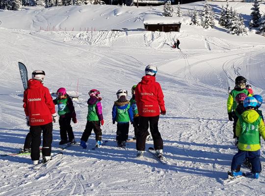 Gruppeundervisning i skiskolen